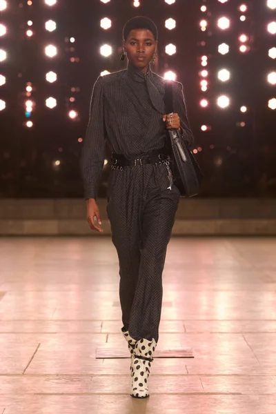 Look 16